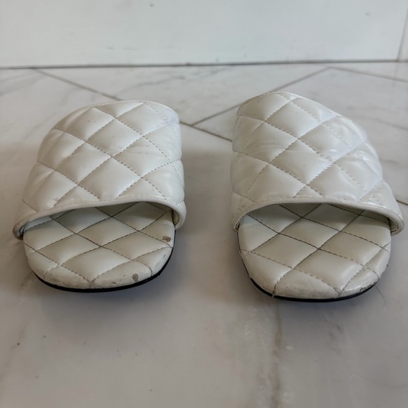 Zara Women’s euro 50 or US 9-9.5 White Quilted Vegan Leather Flat Slide Sandals - Picture 2 of 7
